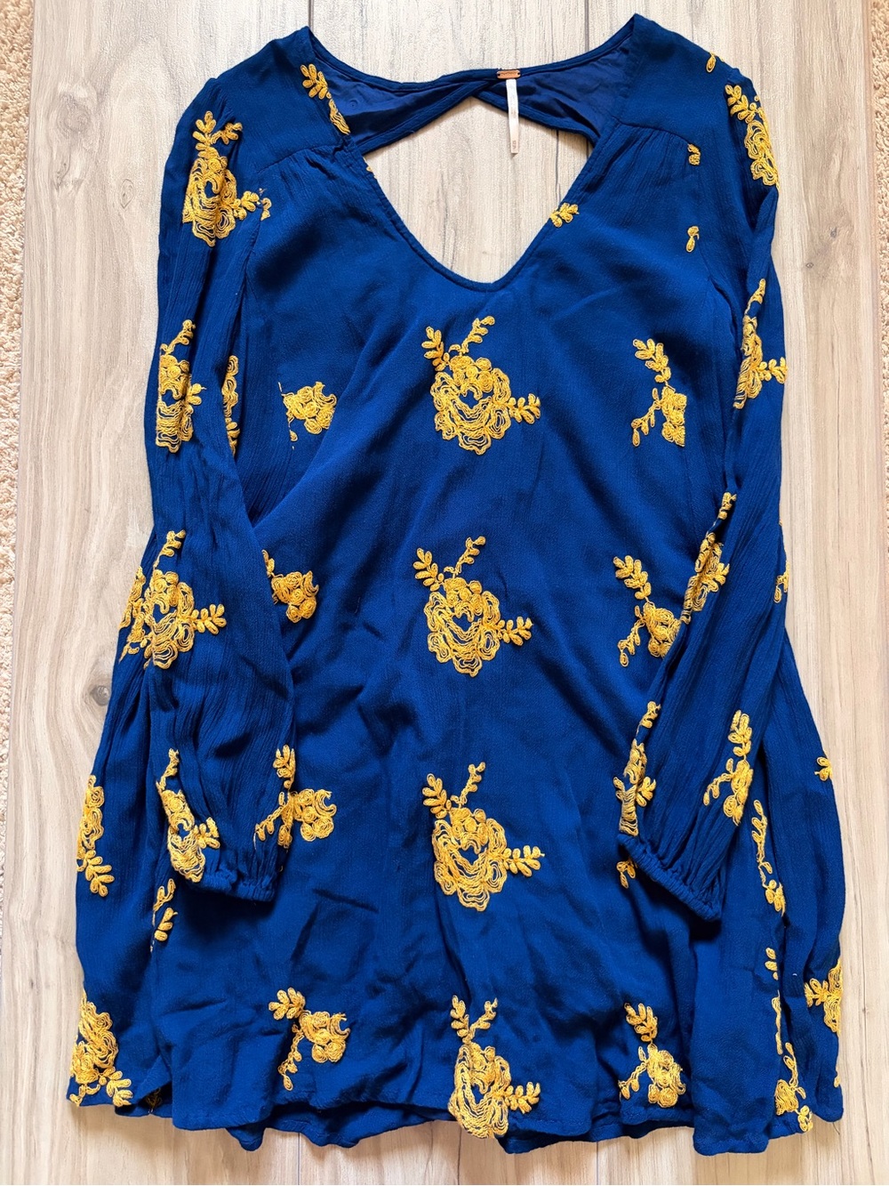 Free People XS Blue Embroidered Mini Dress Boho Long Sleeve Open Back Tunic - Picture 1 of 6